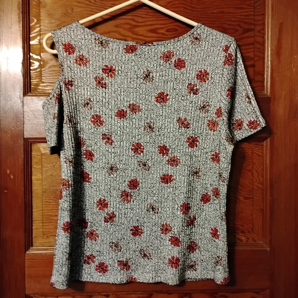 Size Large Ribbed Top - Picture 2 of 5